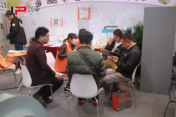 上海劍平動(dòng)平衡機(jī)驚艷亮相中國(guó)制冷展現(xiàn)場(chǎng)