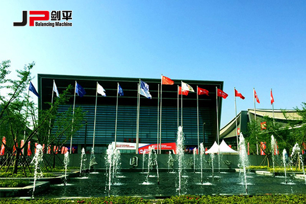 劍平在長沙裝備制造展綻放光彩！