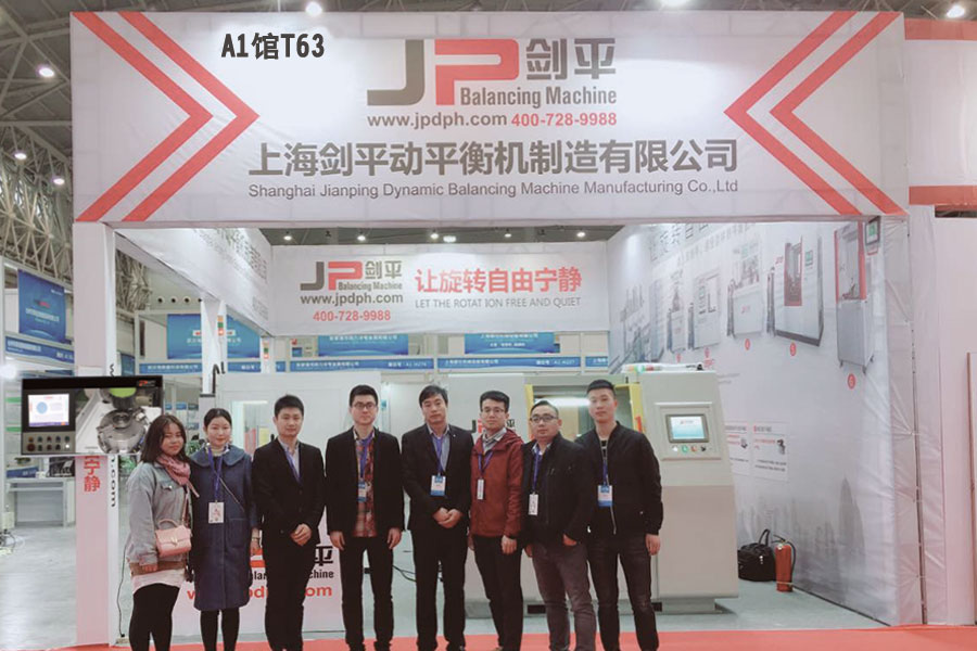 劍平武漢展會(huì)現(xiàn)場(chǎng)工作人員合影